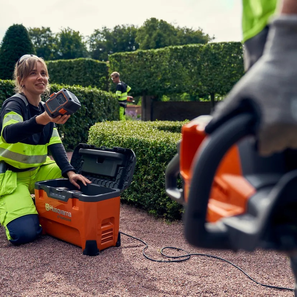 Ładowarka Husqvarna 40-C1000X4 | NORWIT.PL
